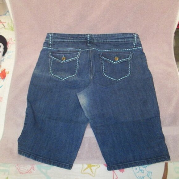 Southpole JEAN Shorts Size 16 LOGO Embroidered BERMUDA Denim STUDS Y2K 90s - Picture 6 of 8